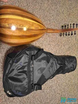 عود عزف للبيع
