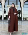 عباية نسائية طويلة محتشمة مستعملة مع حجاب وحقيبة يد صغيرة لون بني محروق بجميع المقاسات