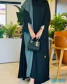 عباية نسائية طويلة محتشمة مستعملة مع حجاب وحقيبة يد صغيرة لون بني محروق بجميع المقاسات
