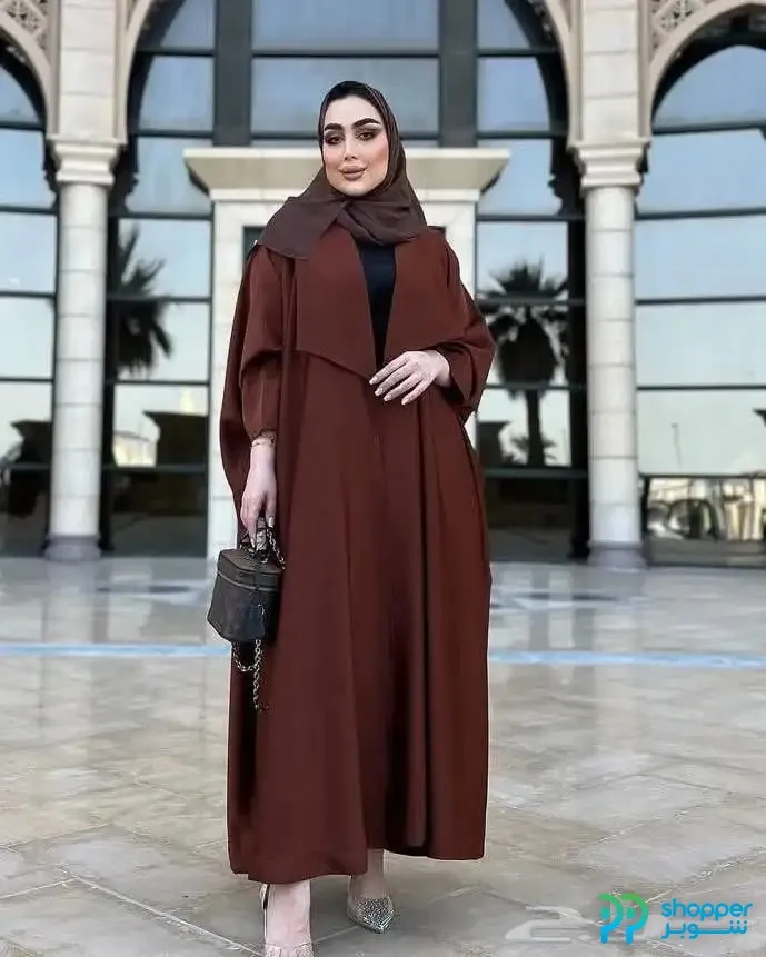 عباية نسائية طويلة مستعملة لون بني مقاس XXL مع حجاب وحقيبة يد صغيرة